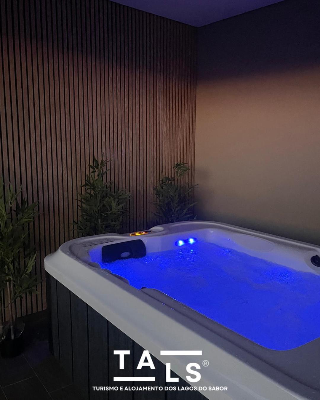 Turismo E Alojamento Dos Lagos Do Sabor - Piscina & Spa Meirinhos Exteriör bild