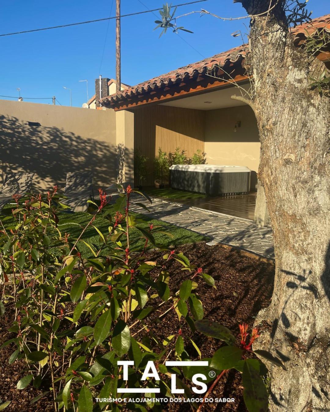 Turismo E Alojamento Dos Lagos Do Sabor - Piscina & Spa Meirinhos Exteriör bild